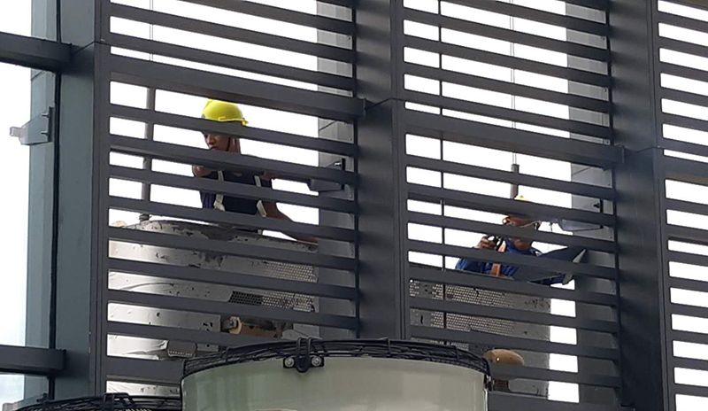 深圳龍華壹方天地綜合體樓頂發(fā)光字是怎么安裝上去的？