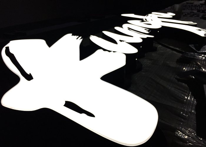 傳統(tǒng)發(fā)光字和LED發(fā)光字的防潮、防酸性能對(duì)比