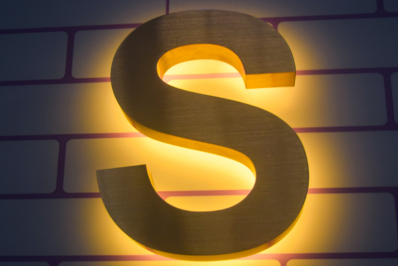 幕墻發(fā)光字施工現場管理要怎么做？