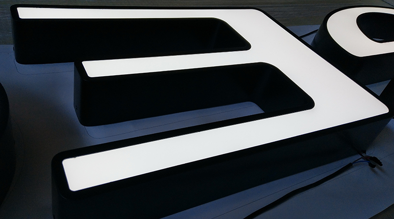 LED鏤空發(fā)光字為什么要噴高光白？