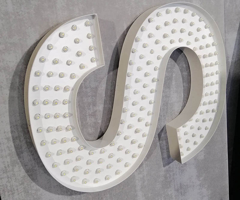 LED外露發(fā)光字與普通發(fā)光字有什么區(qū)別？