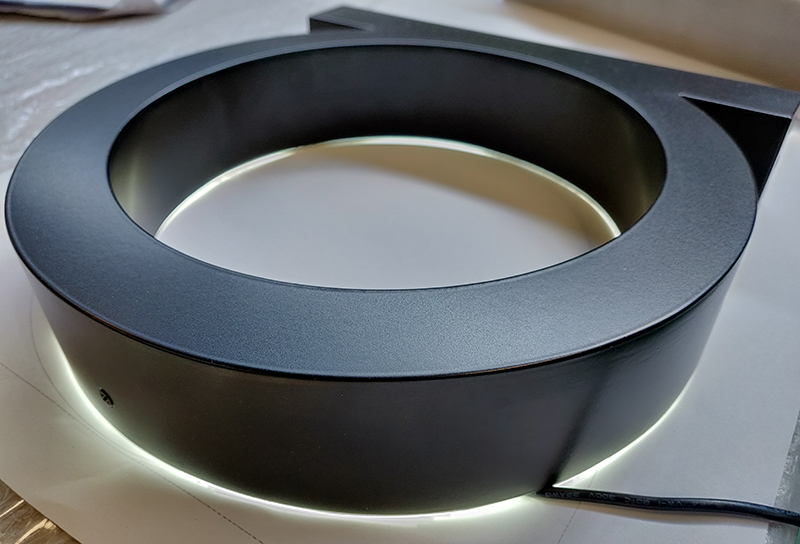 鐵皮烤漆發(fā)光字是什么意思，有哪些特點(diǎn)？