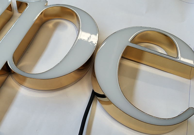 樹脂發(fā)光字和迷你發(fā)光字的一些主要區(qū)別有哪些？