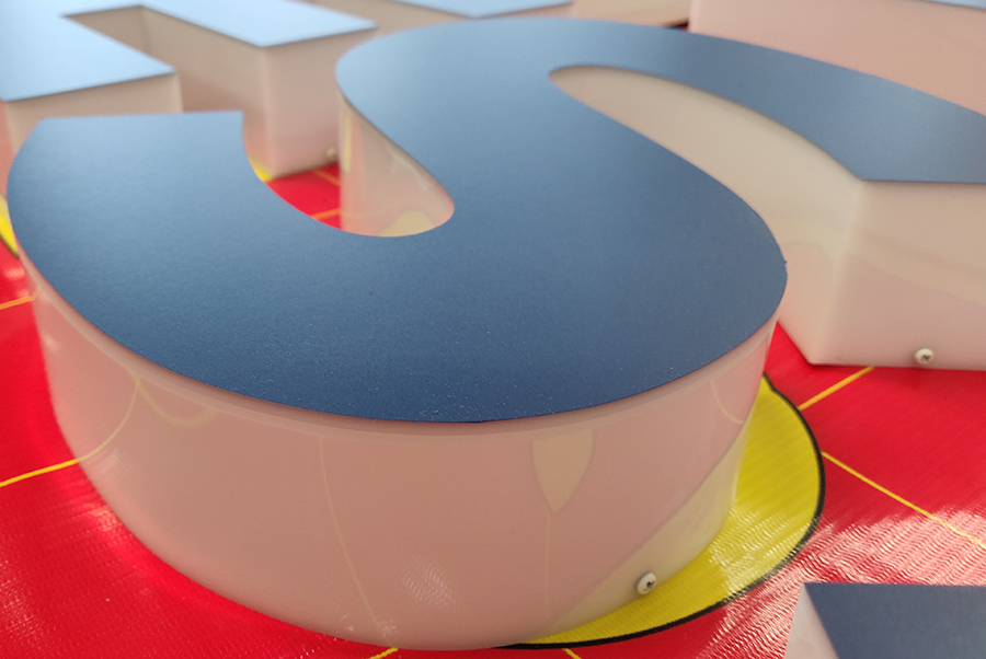 LED亞克力發(fā)光字的保養(yǎng)方法有哪些？