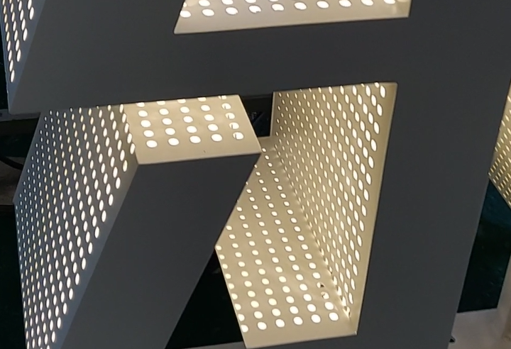 外露發(fā)光字相對于吸塑字有哪些優(yōu)點？