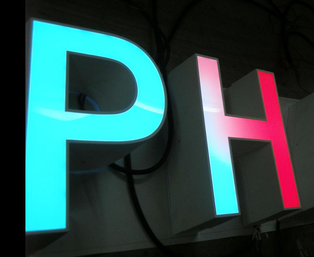 全彩亞克力發(fā)光字和七彩發(fā)光字的區(qū)別是什么？