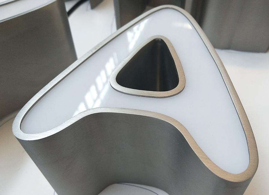 金屬發(fā)光字的特點(diǎn)和優(yōu)勢(shì)有哪些？