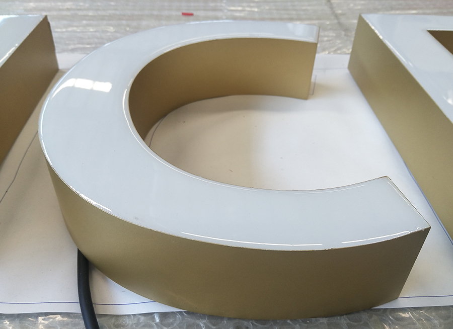 樹脂發(fā)光字與吸塑字有哪些差異？