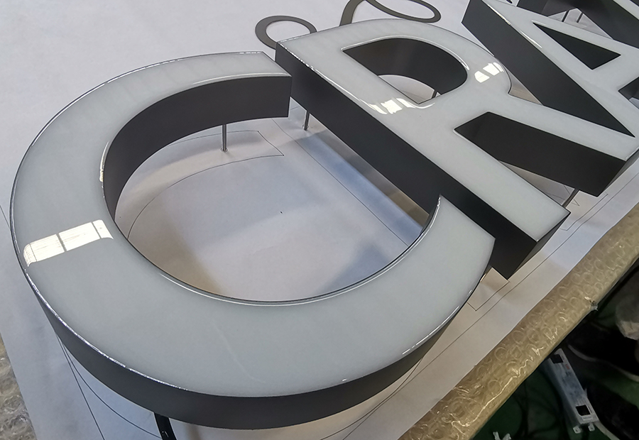 樹脂發(fā)光字的優(yōu)勢和設(shè)計制作注意事項