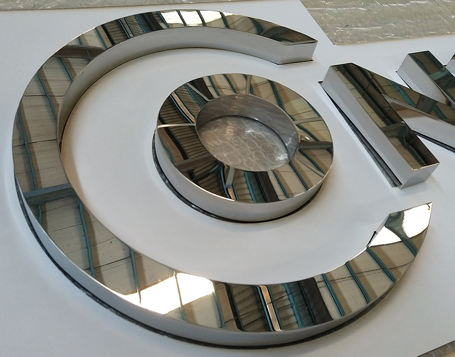 精品不銹鋼發(fā)光字的優(yōu)點(diǎn)和特點(diǎn)有哪些？