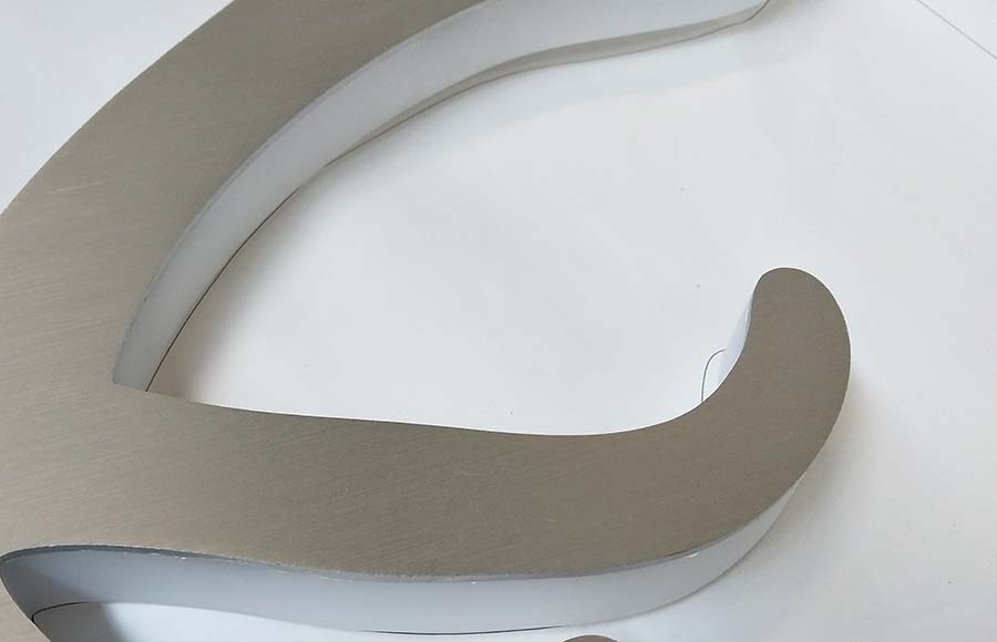 側(cè)發(fā)光字設(shè)計制作工廠用到的工具有哪些？