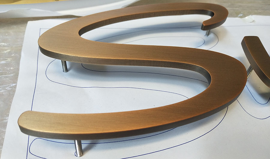 金屬實(shí)心字的特點(diǎn)優(yōu)點(diǎn)有哪些？