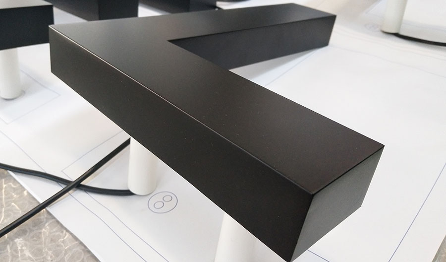 金屬烤漆字的6大特點(diǎn)和優(yōu)點(diǎn)是什么？