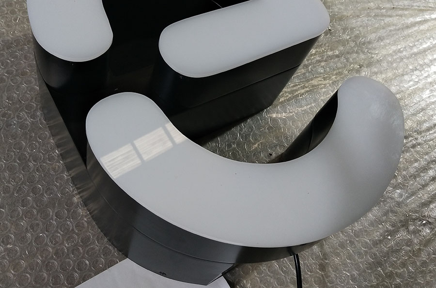 LED無(wú)邊框發(fā)光字制作注意事項(xiàng)有哪些？