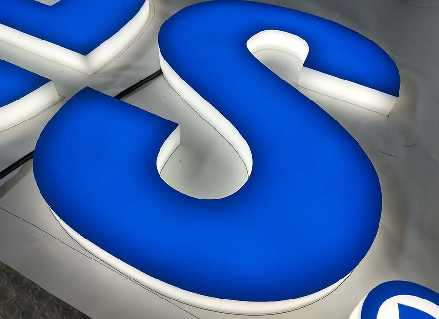 全亞克力發(fā)光字的6個(gè)特點(diǎn)優(yōu)點(diǎn)是什么？