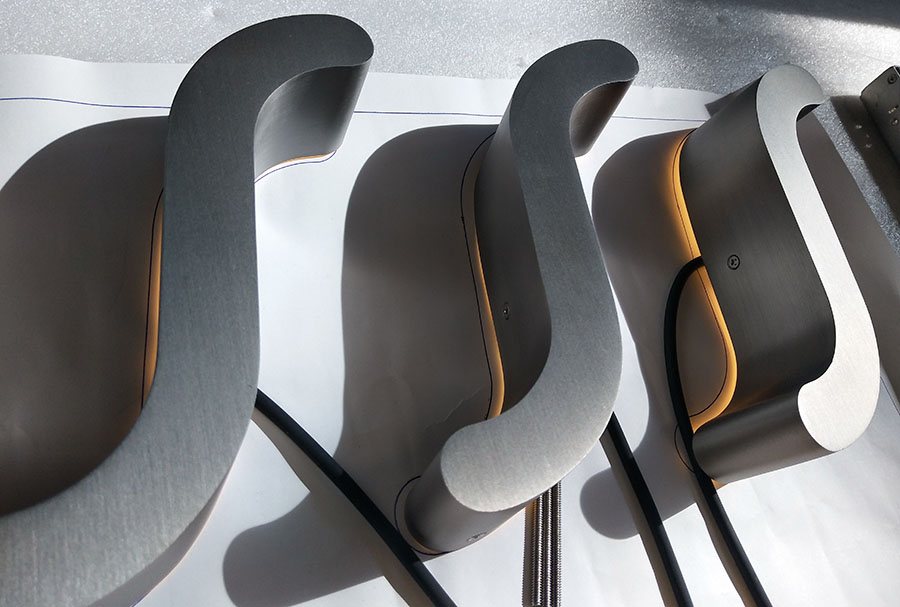 金屬發(fā)光字制作過程中有哪些表面處理工藝？