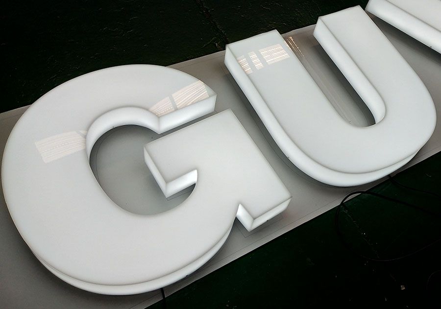 全亞克力字相對(duì)于其他發(fā)光字有哪些優(yōu)勢(shì)？