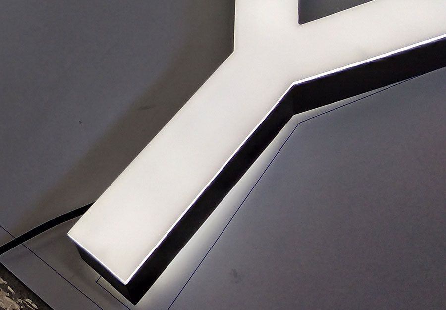 LED發(fā)光字圍邊包邊箱體材料主要有哪些？