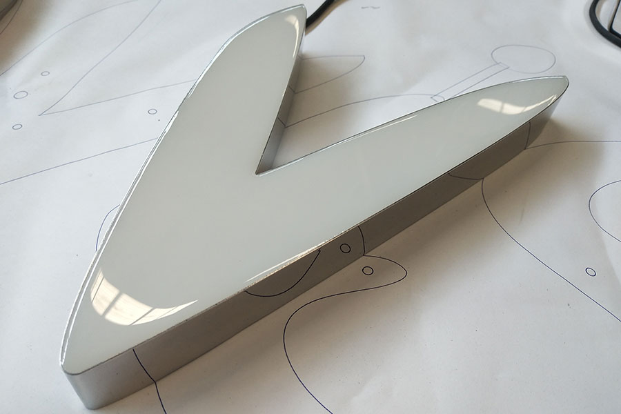 一種常見(jiàn)的樹脂發(fā)光字制作方法分享