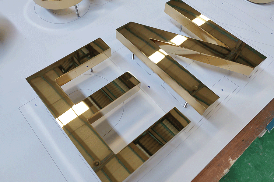 金屬發(fā)光字后期維護保養(yǎng)需要注意哪些要點？