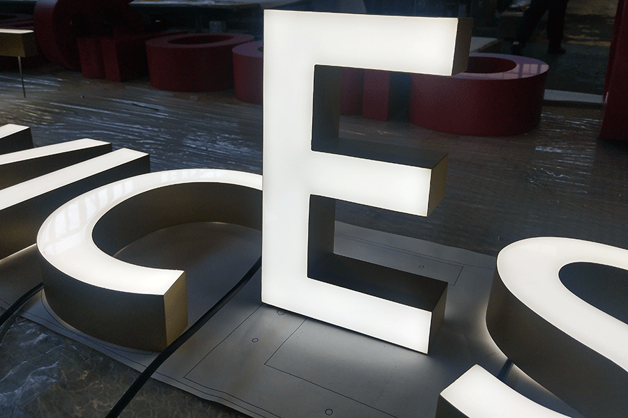 樹脂發(fā)光字厚度對字的效果有什么影響？