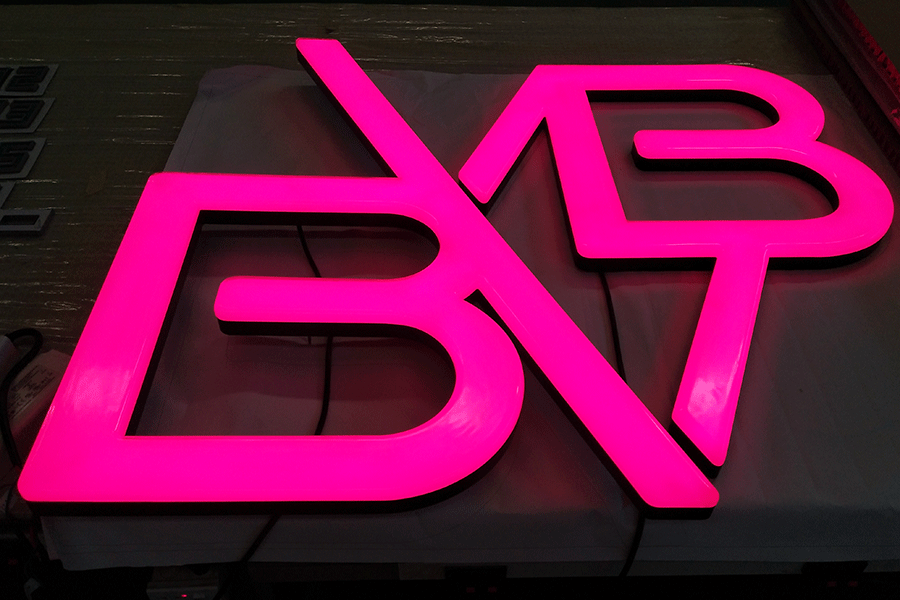 怎么選擇合適的led發(fā)光標識牌？