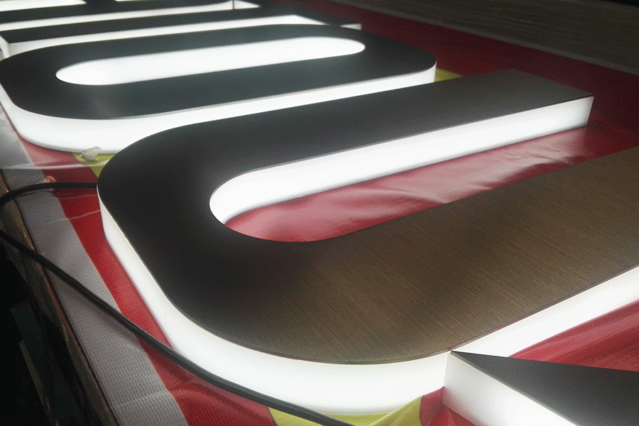 制作不銹鋼側(cè)發(fā)光字有哪些注意事項？