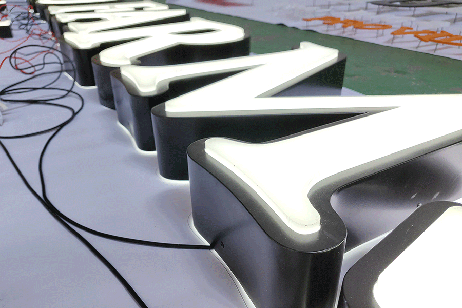 吸塑字和樹脂字的主要區(qū)別是什么？