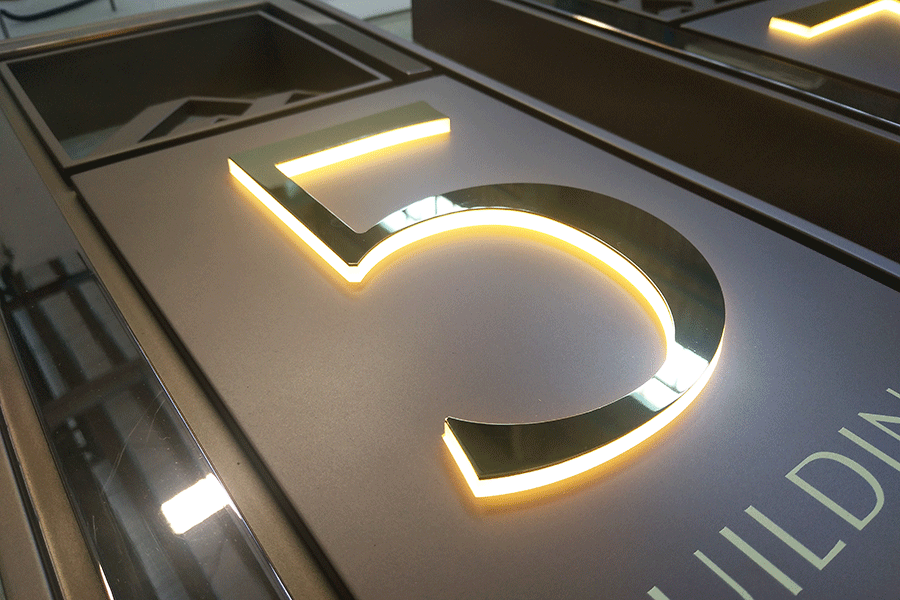 發(fā)光門牌標(biāo)識制作有什么應(yīng)用優(yōu)勢？