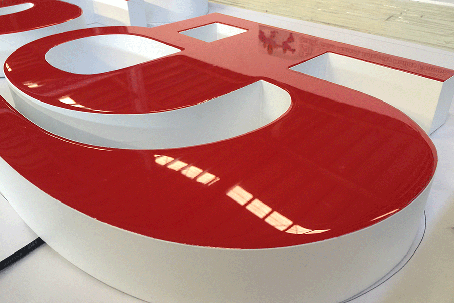 鋁邊樹脂字發(fā)光標(biāo)識(shí)制作有什么特色？