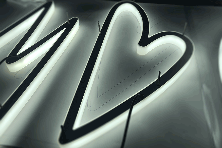 設(shè)計(jì)制作迷你字發(fā)光標(biāo)識(shí)牌需注意哪些細(xì)節(jié)？