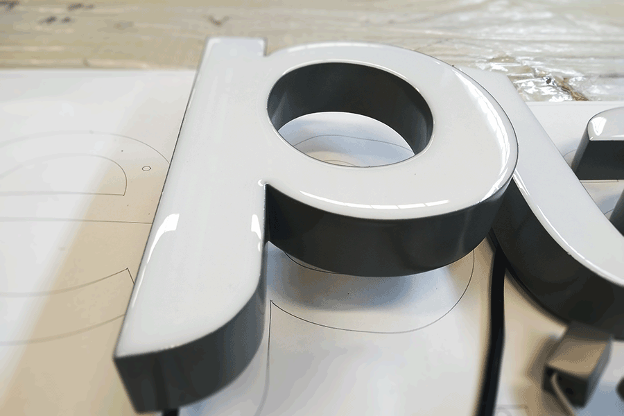 設(shè)計(jì)制作樹脂字發(fā)光標(biāo)識牌有哪些工藝流程？