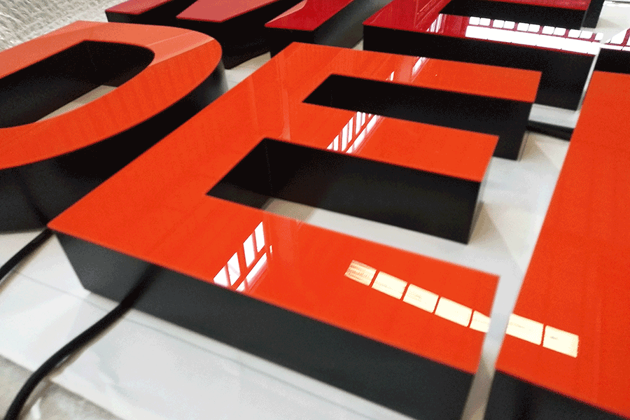 無邊字發(fā)光標(biāo)識牌制作有什么特征？