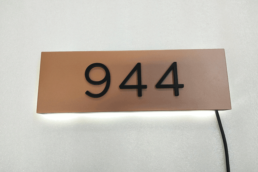 發(fā)光字門牌標(biāo)識(shí)設(shè)計(jì)制作有哪些特點(diǎn)？