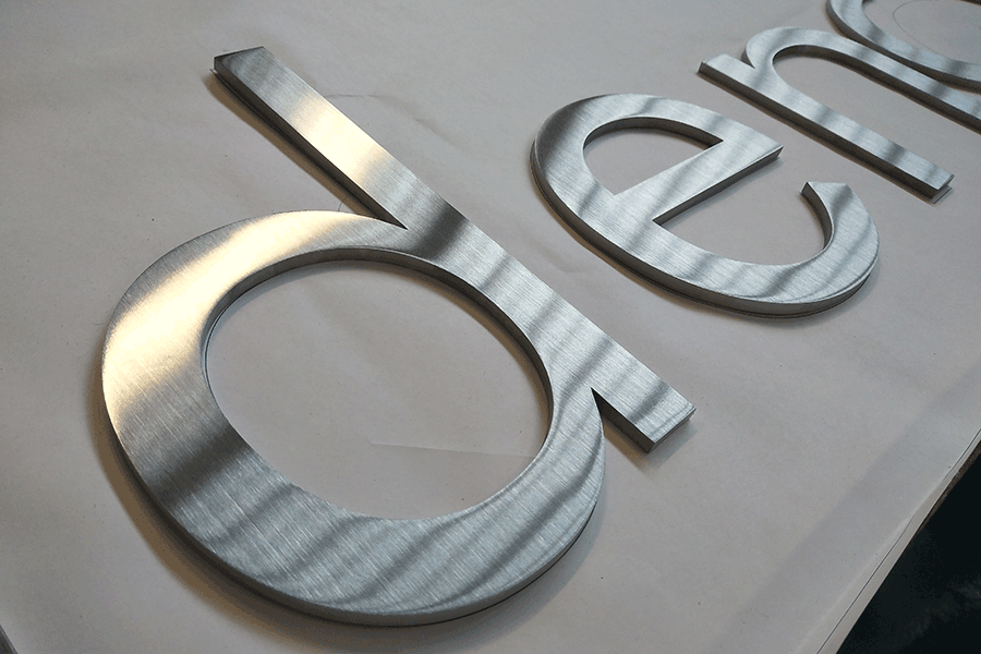 設(shè)計(jì)制作拉絲實(shí)心字具備哪些特征？