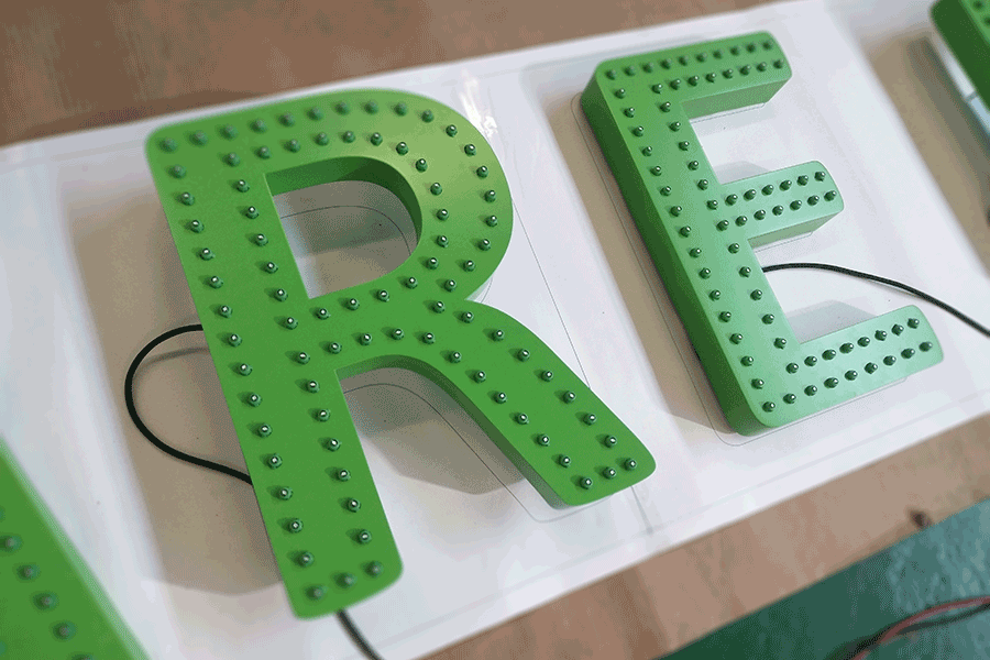 沖孔字標(biāo)識標(biāo)牌設(shè)計制作有什么特點(diǎn)？