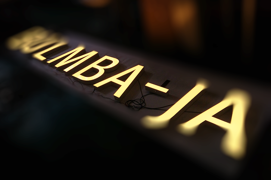 全亞克力發(fā)光標(biāo)識(shí)制作有哪些特色？