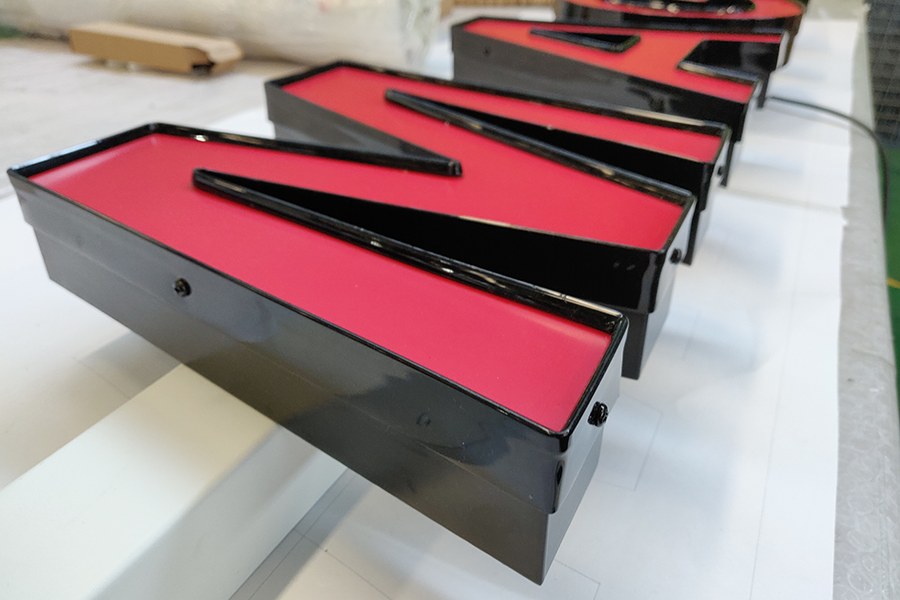 定制天地蓋字標(biāo)識(shí)標(biāo)牌有哪些優(yōu)勢(shì)？