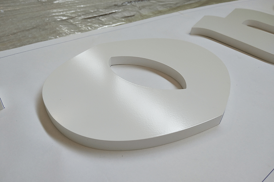 亞克力字發(fā)光標(biāo)識(shí)制作有哪些優(yōu)勢(shì)？