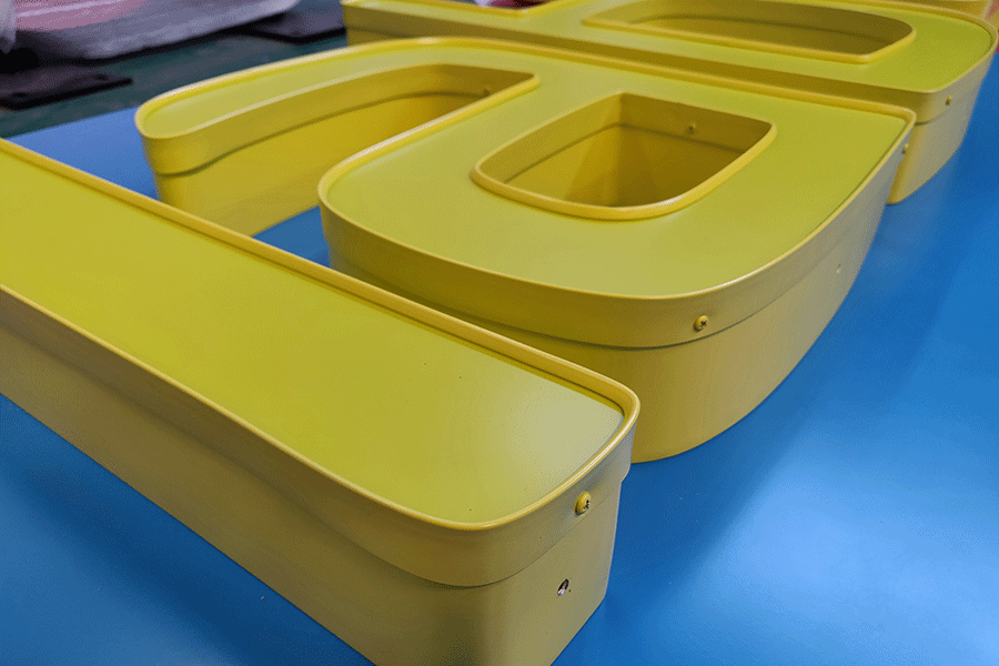 天地蓋字發(fā)光標(biāo)識(shí)設(shè)計(jì)制作有什么特點(diǎn)？