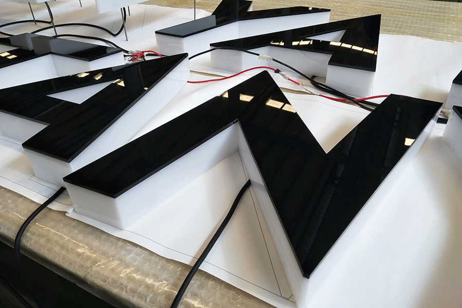 定制LED全亞克力字有什么特征？