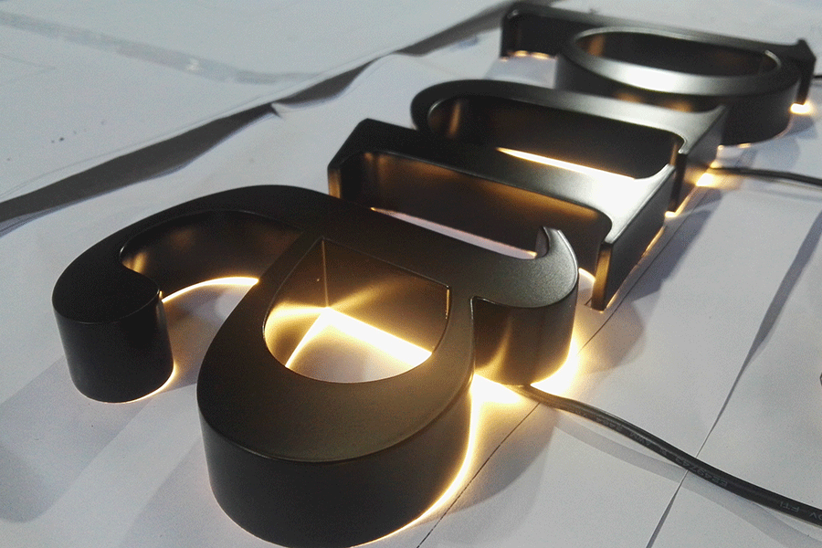 背發(fā)光字標識牌制作有什么優(yōu)點？