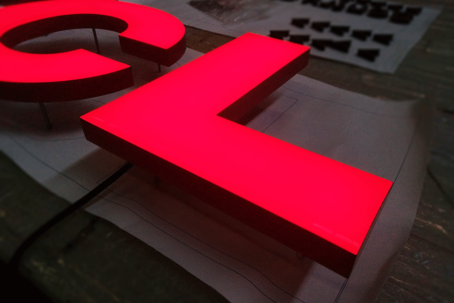 樹脂字發(fā)光標識牌制作有什么優(yōu)點？