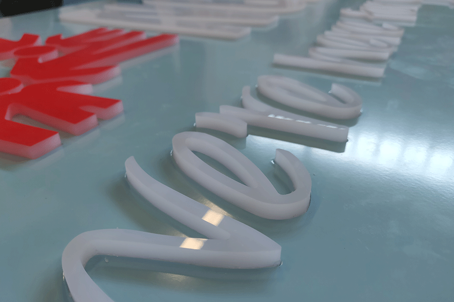 鏤空發(fā)光字標(biāo)識(shí)制作有哪些優(yōu)勢(shì)？