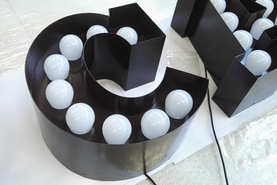 球泡字發(fā)光標(biāo)識(shí)牌設(shè)計(jì)制作有哪些優(yōu)勢(shì)？