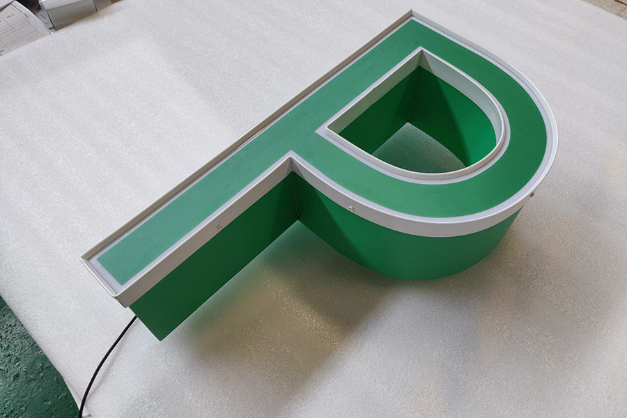 天地蓋發(fā)光字發(fā)光標識制作有什么特色？