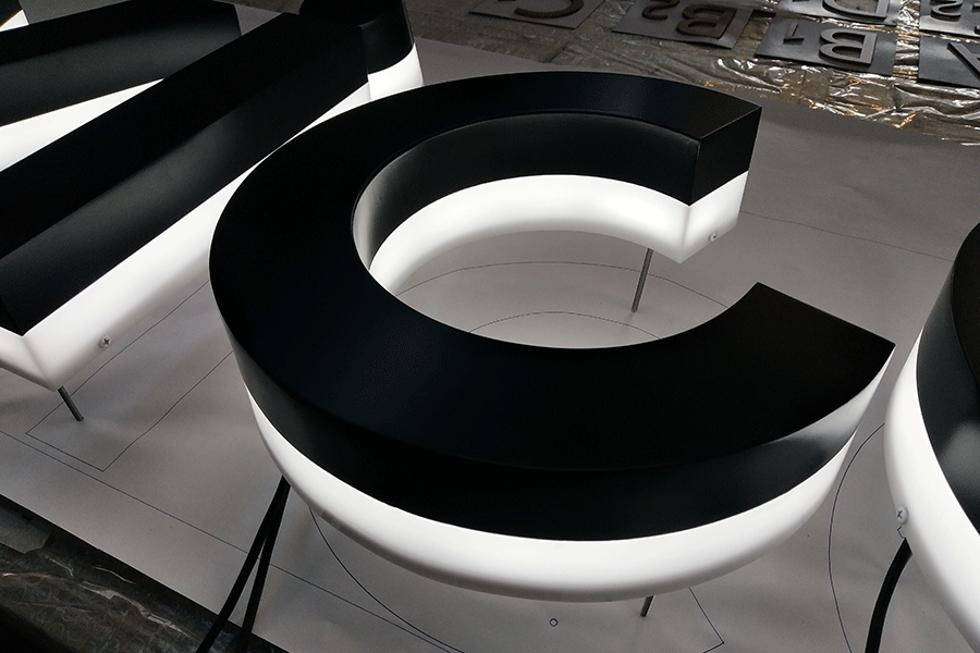 LED全亞克力發(fā)光字標識設(shè)計制作有什么特色？