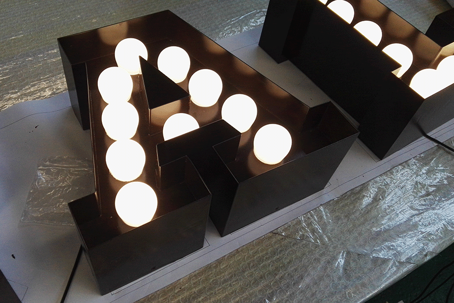 球泡字發(fā)光標(biāo)識(shí)牌制作有哪些特色？