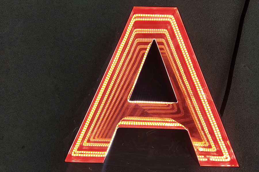 深淵鏡發(fā)光字發(fā)光標(biāo)識(shí)制作有什么特點(diǎn)？