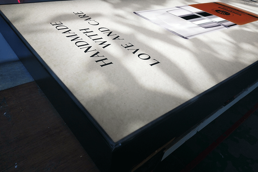 軟膜燈箱發(fā)光標(biāo)識(shí)設(shè)計(jì)制作有哪些特點(diǎn)？